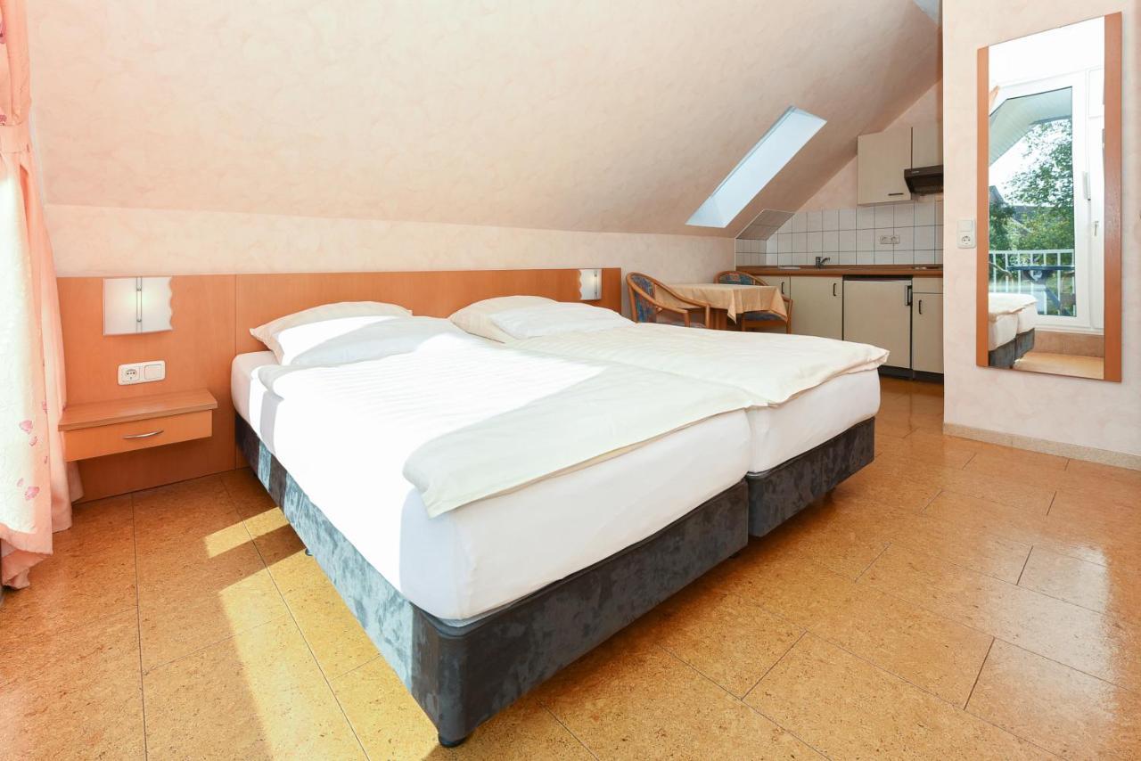 Hotel-Pension Altes Siel ベンサージール エクステリア 写真