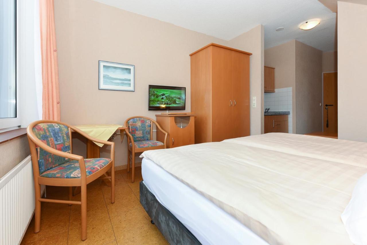 Hotel-Pension Altes Siel ベンサージール エクステリア 写真
